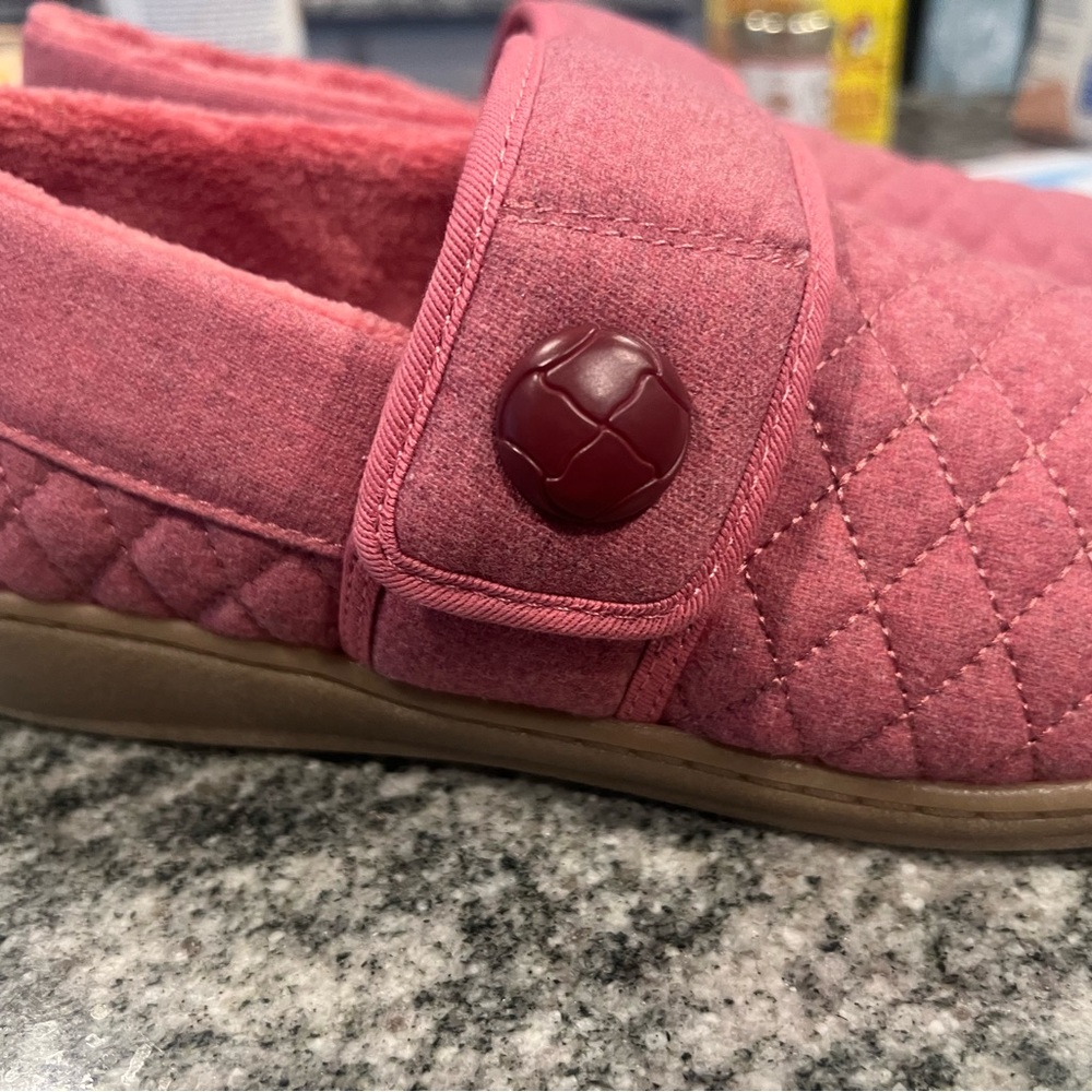 Vionic Jackie fleece slipper size 9